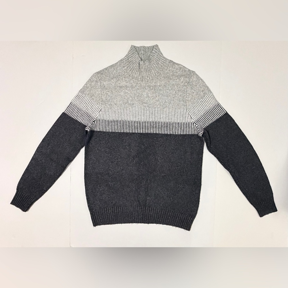Express Men's Turtleneck Sweater in Gray and Black